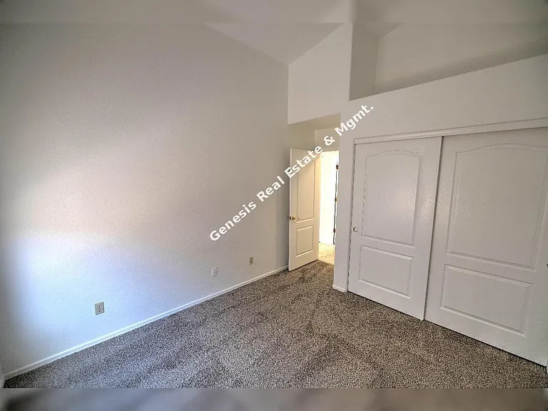 10019 N Roxbury Dr — Photo 8
