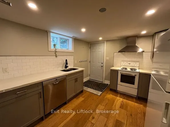 450 Weller St, Peterborough, ON K9H 2N6