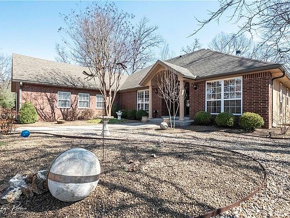 2nd image of 20 Applecross Ln