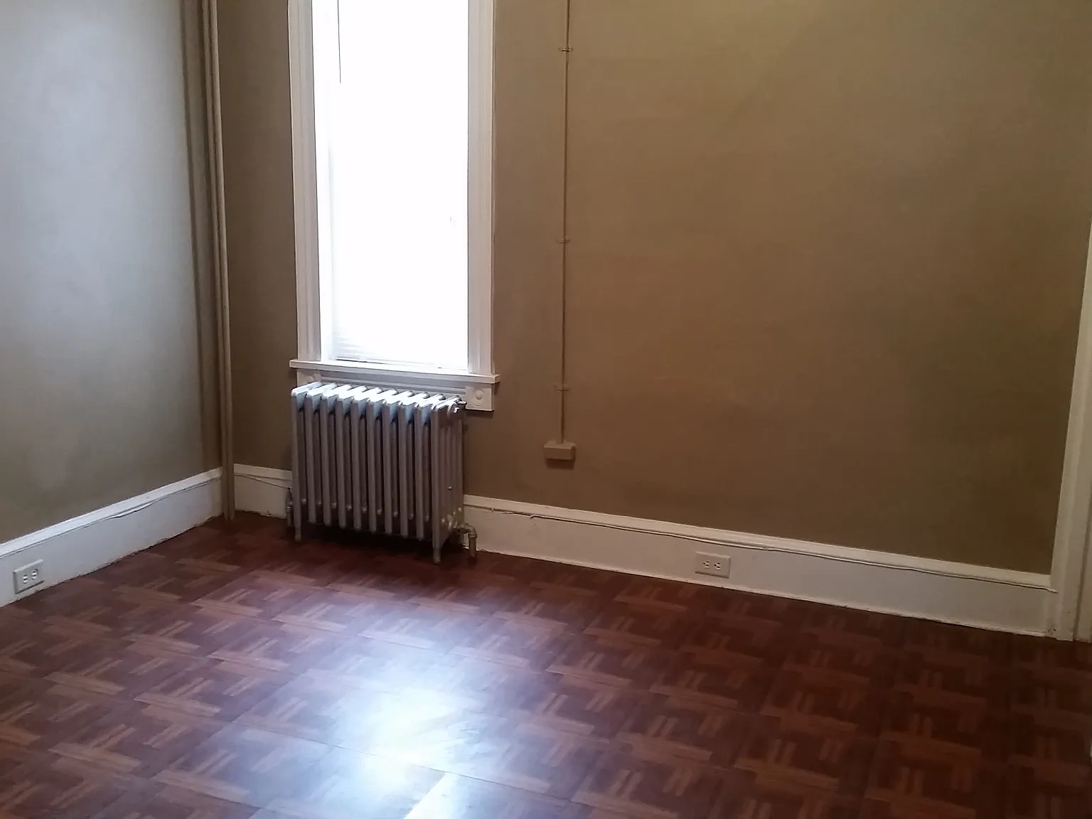 3 bed, $1,350 — Photo 2