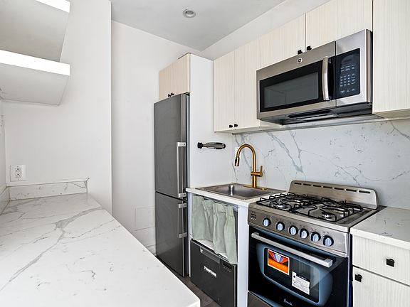 5th image of 18 Avenue A #2K