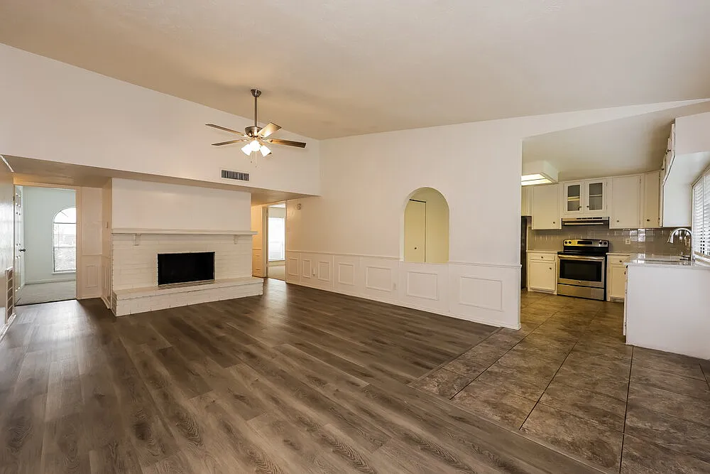 3 bed, 2.0 bath, 1445 sqft, $2,095 — Photo 4