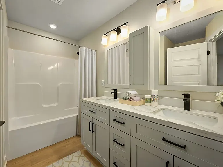 221 West Pine. Raymore, MO 64083 — Photo 16