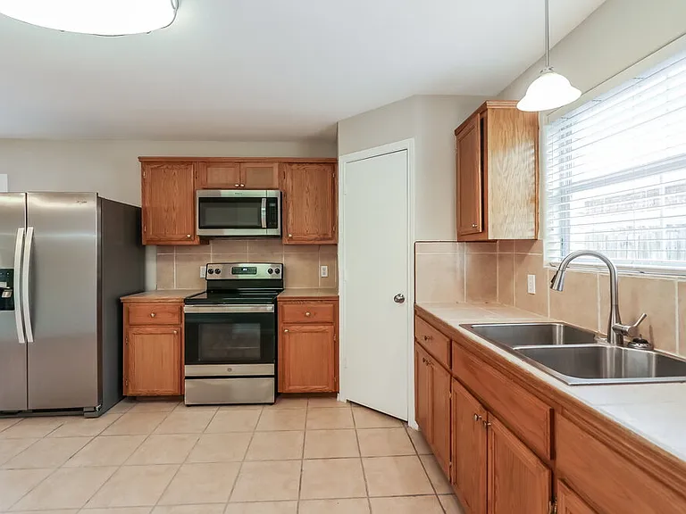 5505 Rio Sabinas St — Photo 9