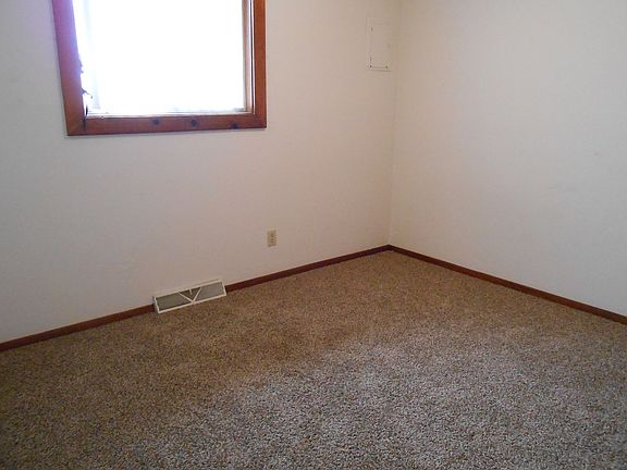 5th image of 5002-5004 S Iowa Ave #5002