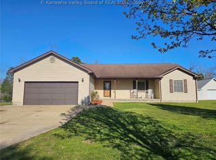 3899 Iva Durst Rd, Leon, WV 25123