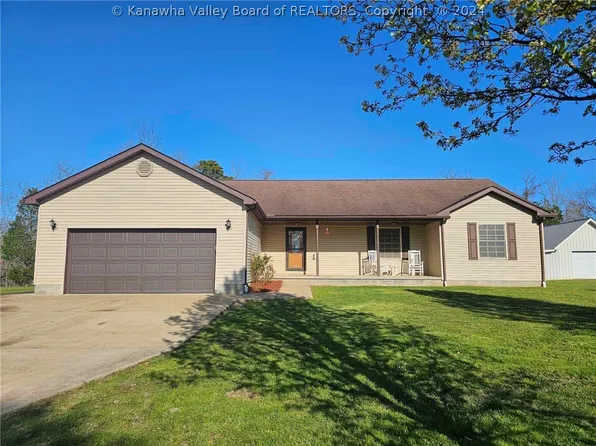 3899 Iva Durst Rd, Leon, WV 25123