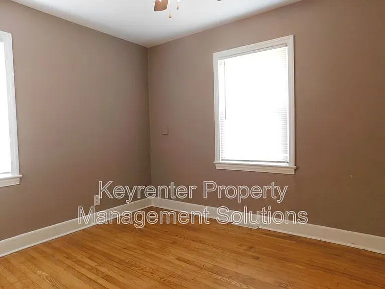 325 James Ave — Photo 20