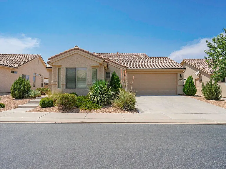 4592 S Elrose Dr — Photo 1