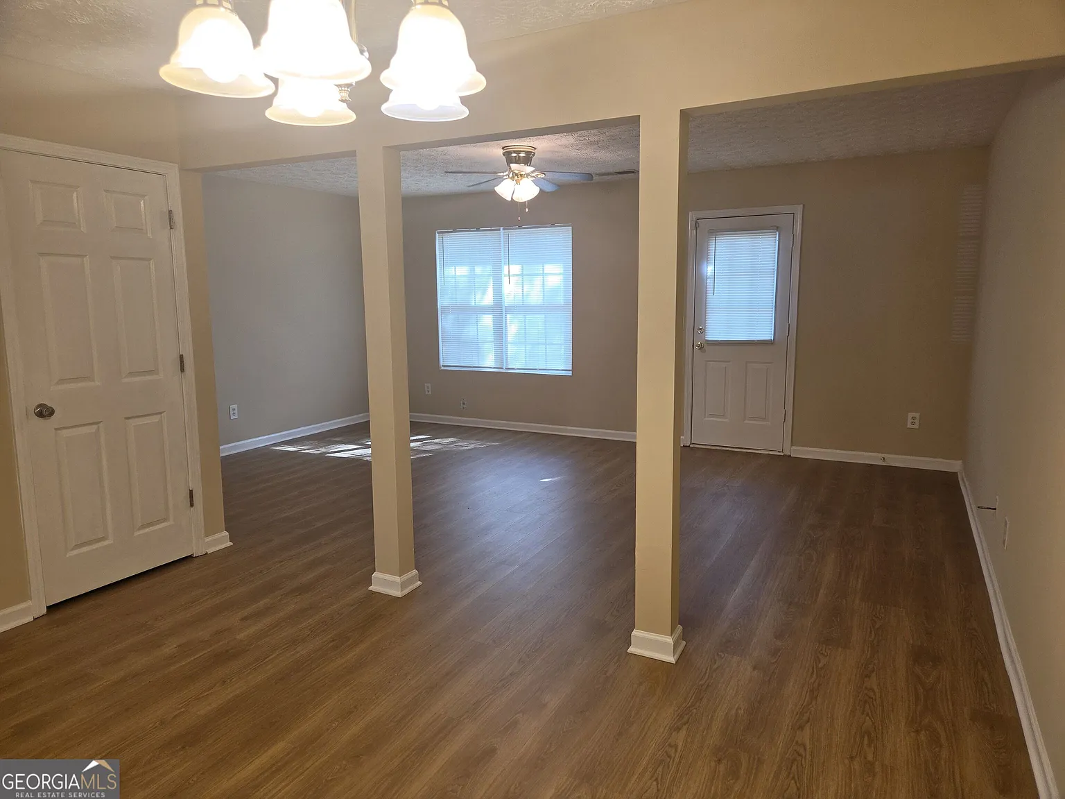 3 bed, 2.5 bath, 1512 sqft, $1,600 — Photo 4