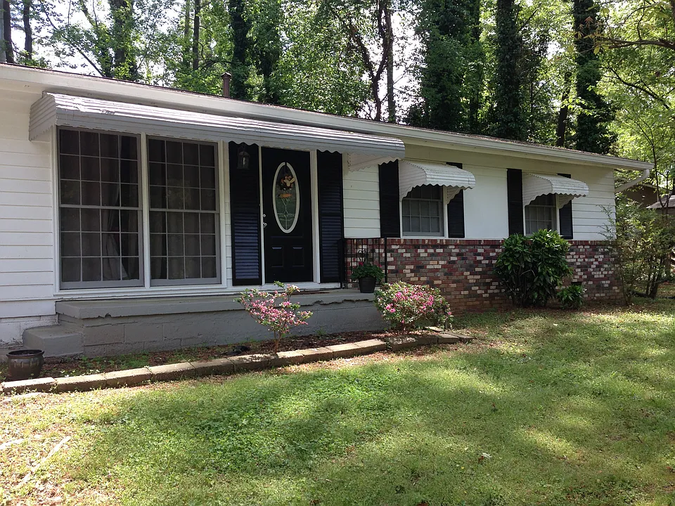 114 Lucia Dr SE