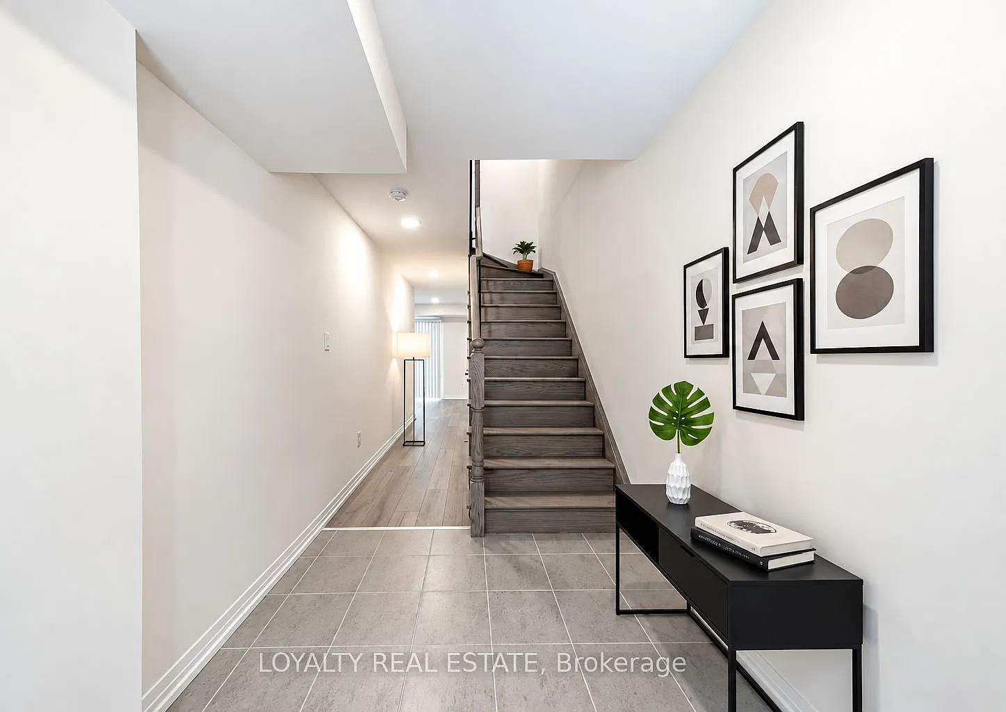 4 bed, $2,900 — Photo 1