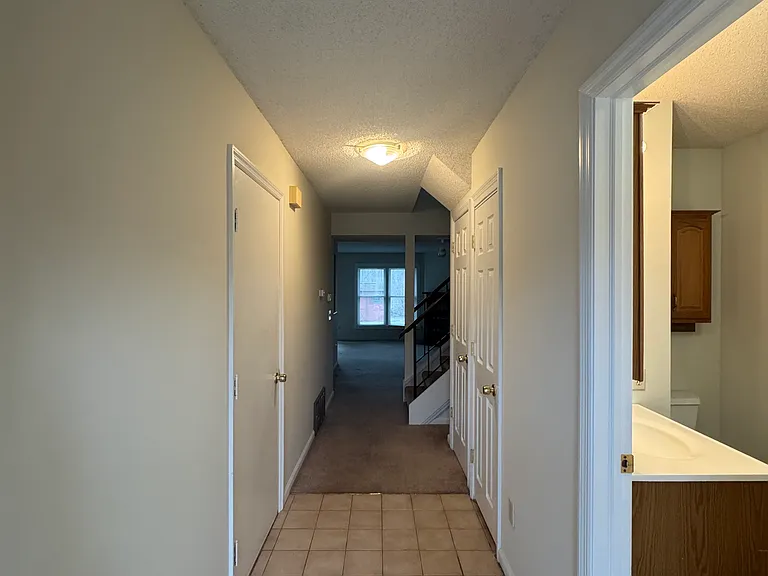 92 Westchester Dr — Photo 2