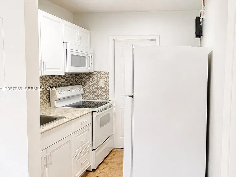 272 SW 3rd St #A-D — Photo 5
