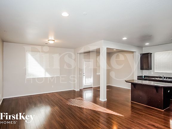 3rd image of 121 Country River Ave