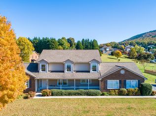 80 Highfield Ln, Roanoke, VA 24019