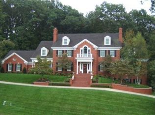 2671 Merryoak Ln, Upper St Clair, PA 15241