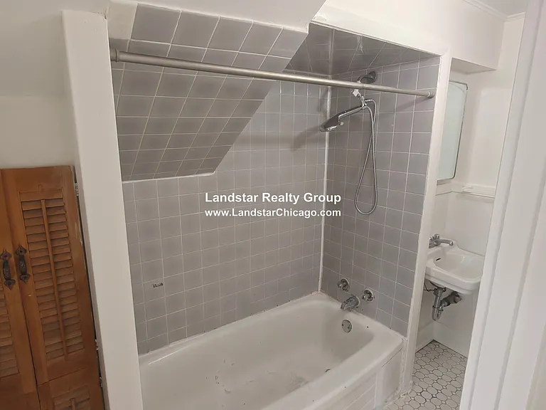 1233 Chicago Ave #11 — Photo 6