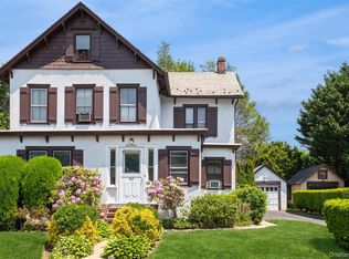 17 Crampton Avenue, Great Neck, NY 11023