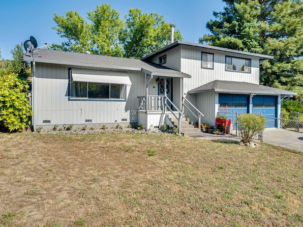 133 Humboldt Ave, Redway, CA 95560