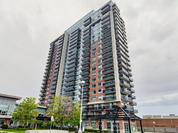 215 W Queen St E #306, Brampton, ON L6W 0A9