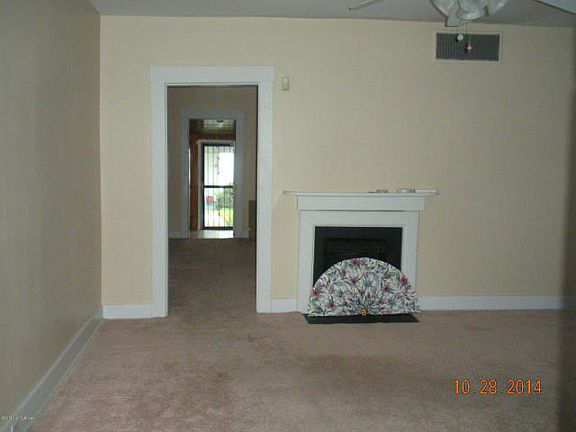 3rd image of 676 Lynn St