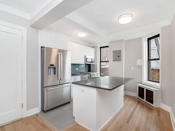 301 East 21st Street image 1 of 13