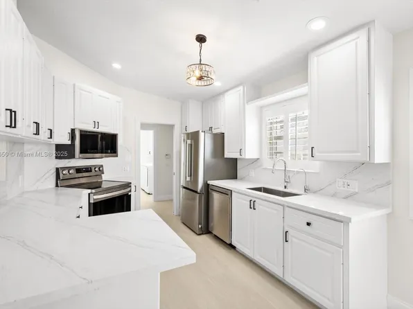 8467 SE Retreat Dr, Hobe Sound, FL 33455