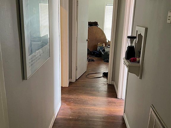4th image of 2914 Berry Rd