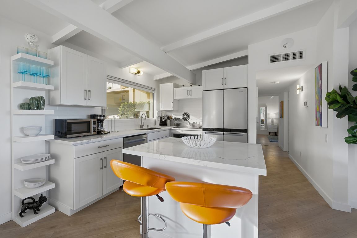 next background image