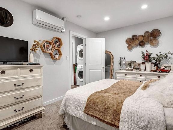 4th image of 2711 F St #8