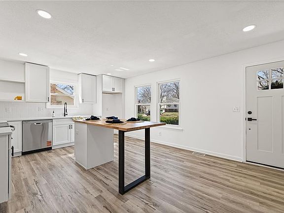 5th image of 7637 N Stoddard Ave
