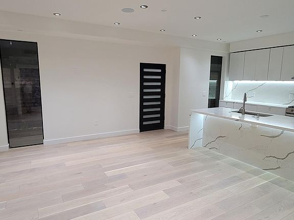 3rd image of 920 California Ave #2