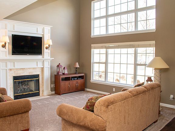 3rd image of 7433 Countryshire Ln