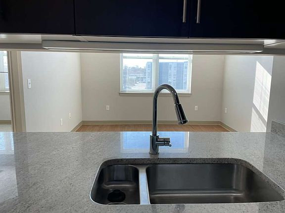 2nd image of 1110 Stratford Ave #3B