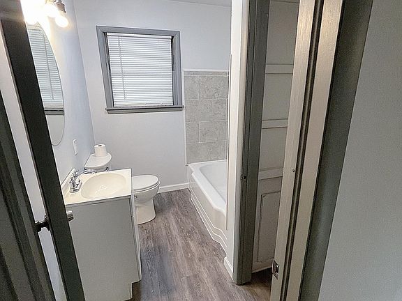 3rd image of 307 S Yale Ave #307