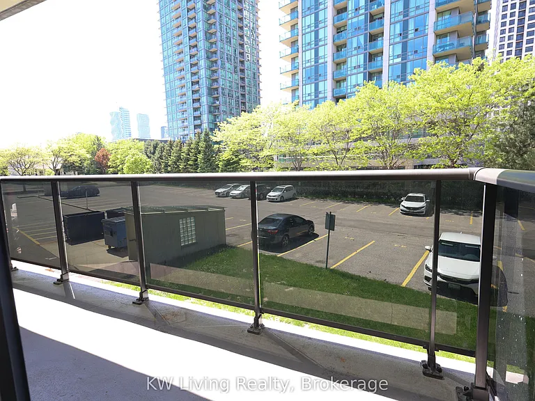 33 Central Pkwy W #203 — Photo 10