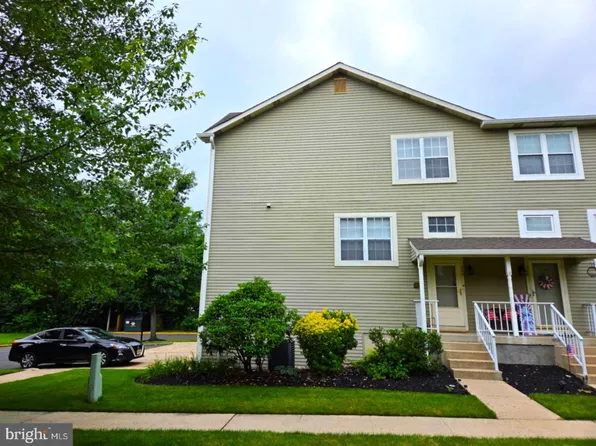 202 Ashby Ct, Mount Laurel, NJ 08054