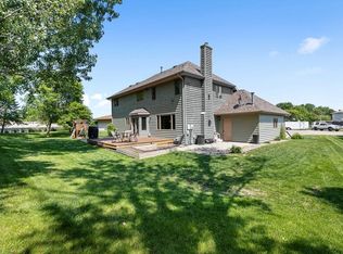 3304 12th St SW, Minot, ND 58701