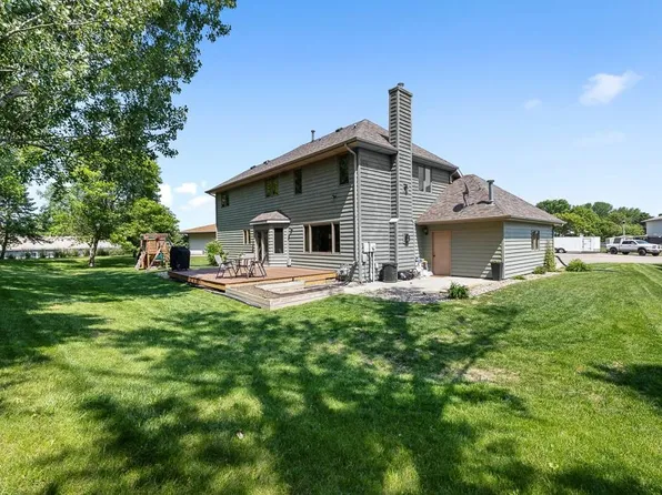 3304 12th St SW, Minot, ND 58701