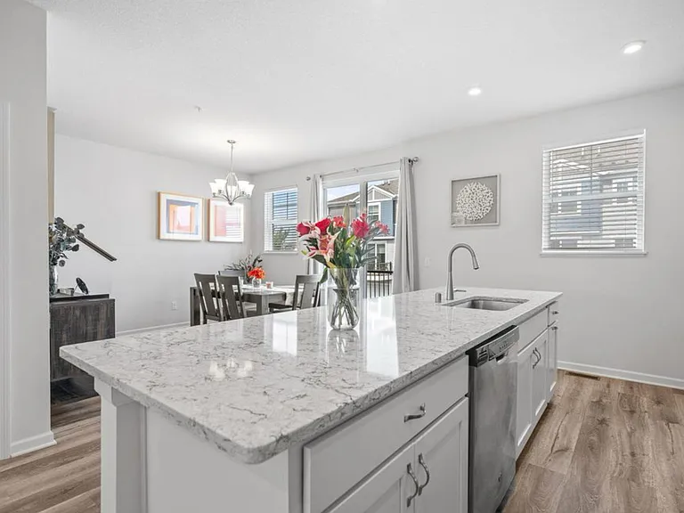 832 Roselyn Dr #831 — Photo 5