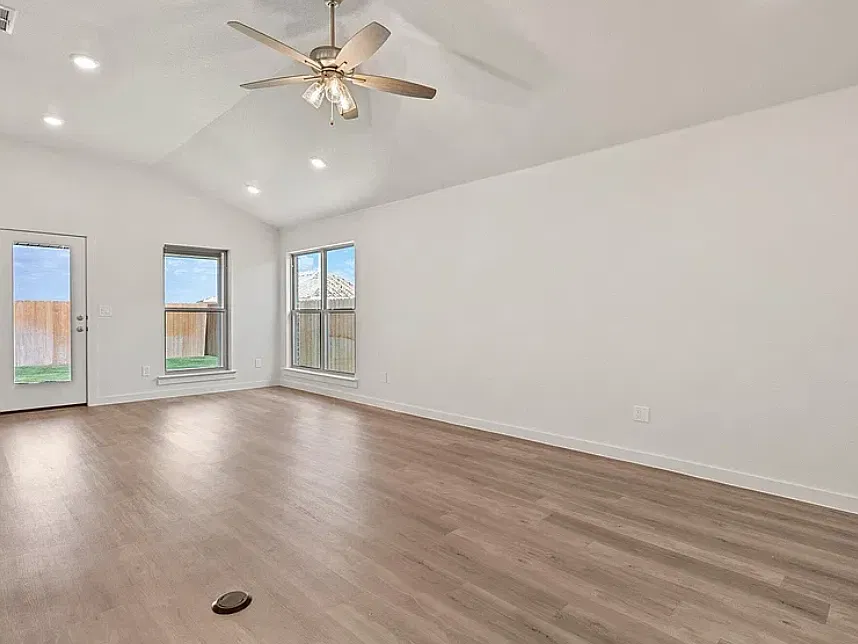 4 bed, 1700 sqft, $2,300 — Photo 4