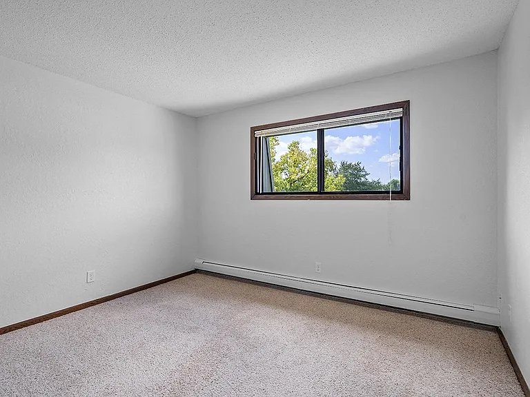 Cedar Square Apartments — Photo 10