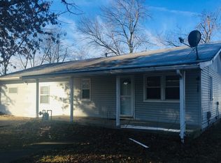 400 S Rea Ave, Mc Leansboro, IL