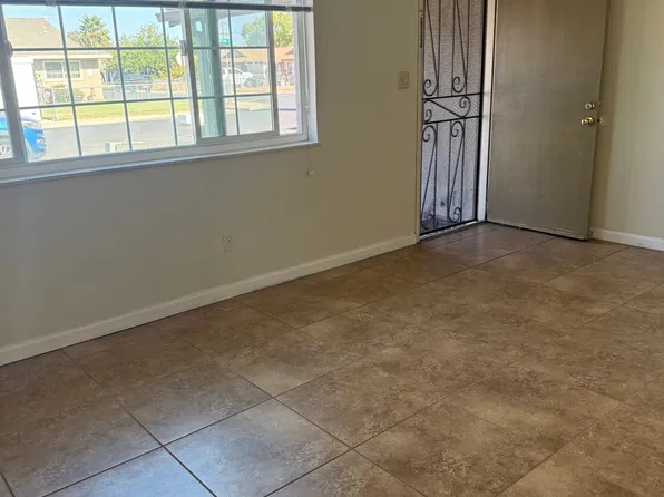 636 W San Juan St, Manteca, CA 95336