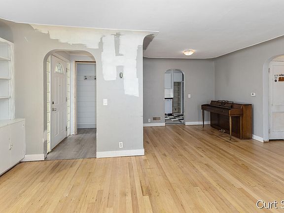 4th image of 563 Ferris St NW