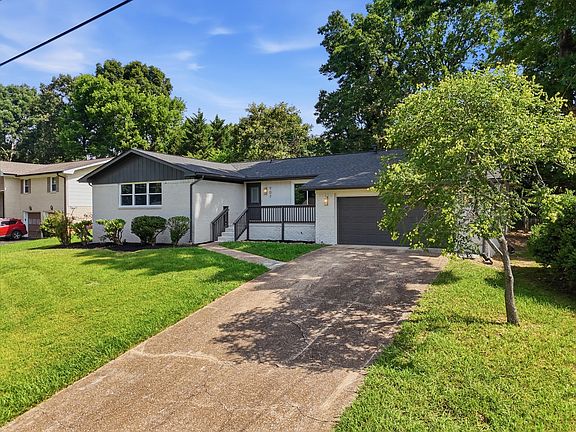 3rd image of 907 Wesley Dr