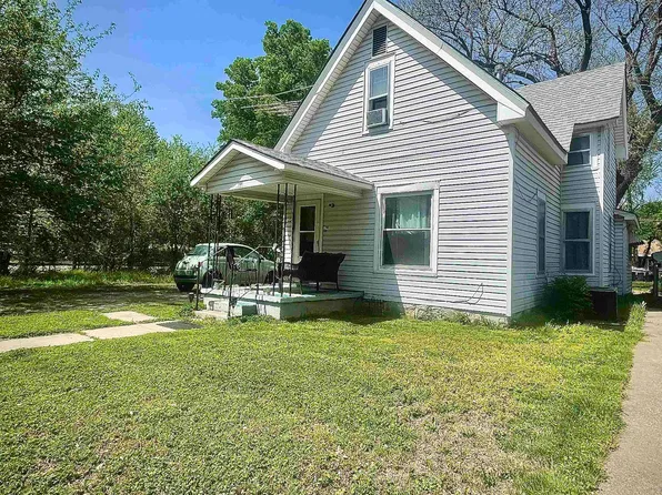 704 E 13th Ave, Winfield, KS 67156