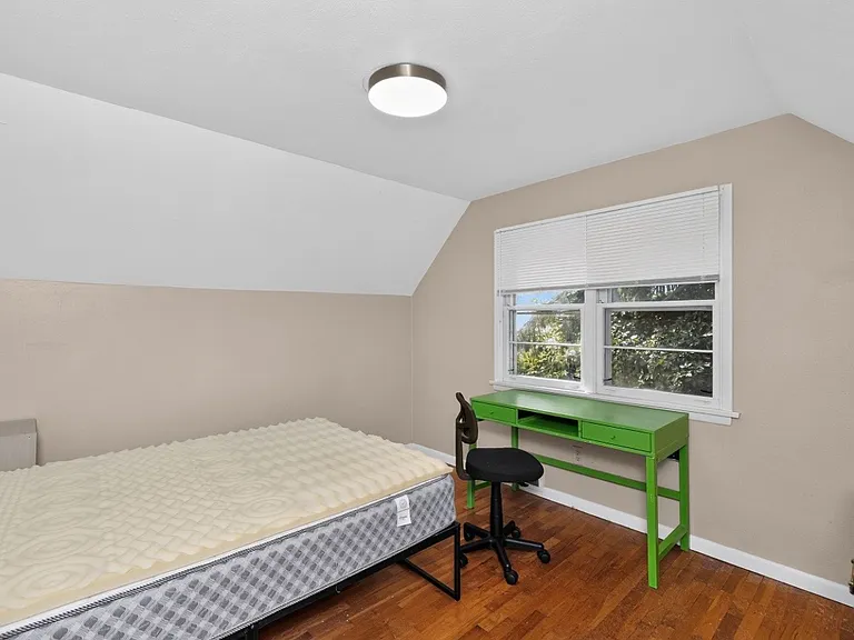 54650 Willis Ave — Photo 13
