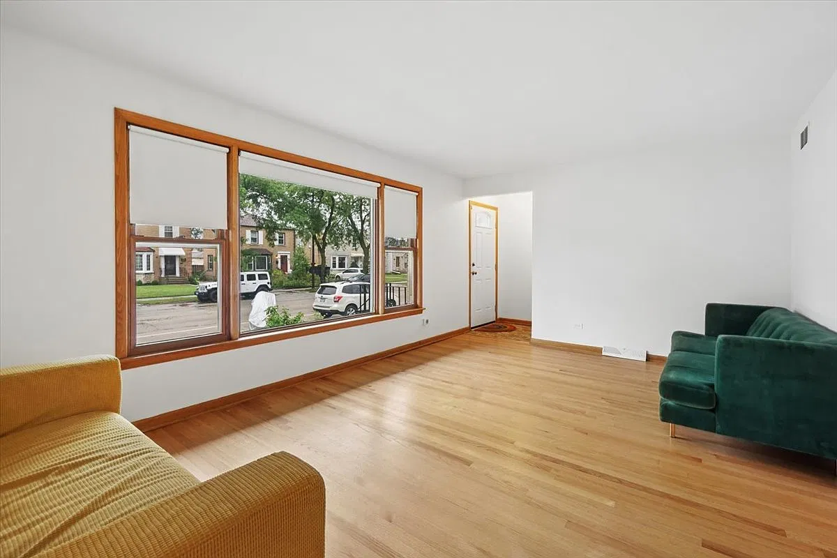 3 bed, 1.5 bath, 1232 sqft, $3,000 — Photo 4